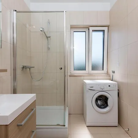 Stunning In With Jacuzzi Holiday home *