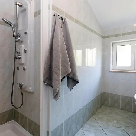 Stunning In With Jacuzzi *