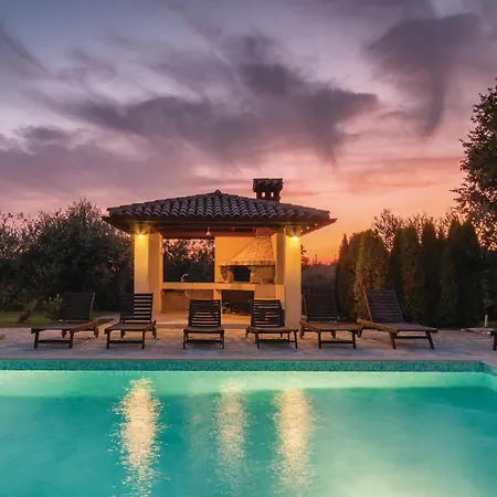 Stunning In With Jacuzzi Ližnjan