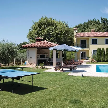 Stunning In With Jacuzzi Holiday home *