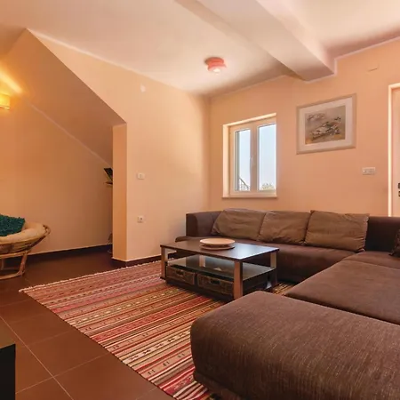 Stunning In With Jacuzzi Holiday home Liznjan