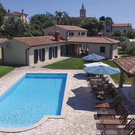 Stunning In With Jacuzzi Ferienhaus
