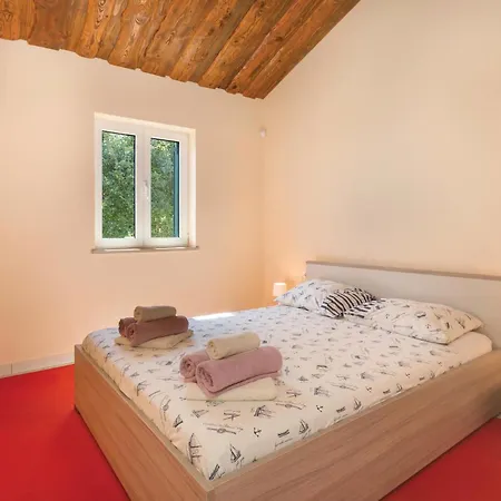 Luxurious In With Sauna Ližnjan