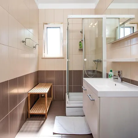 Luxurious In With Sauna Ližnjan