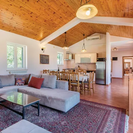 Casa de Férias Luxurious In With Sauna Ližnjan