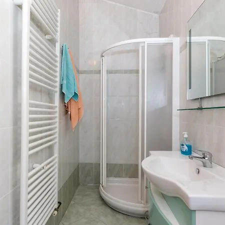 Luxurious In With Sauna Ližnjan