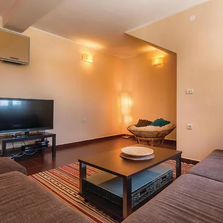 Casa de Férias Luxurious In With Sauna Ližnjan