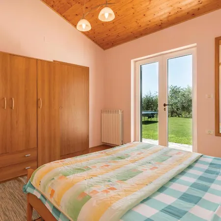 Stunning In With Jacuzzi Holiday home Liznjan